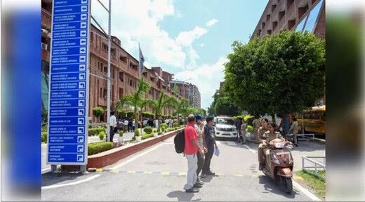 शारदा यूनिवर्सिटी आत्महत्या मामला : छात्रों में उबाल, दो प्रोफेसर गिरफ्तार, परीक्षाएं स्थगित
